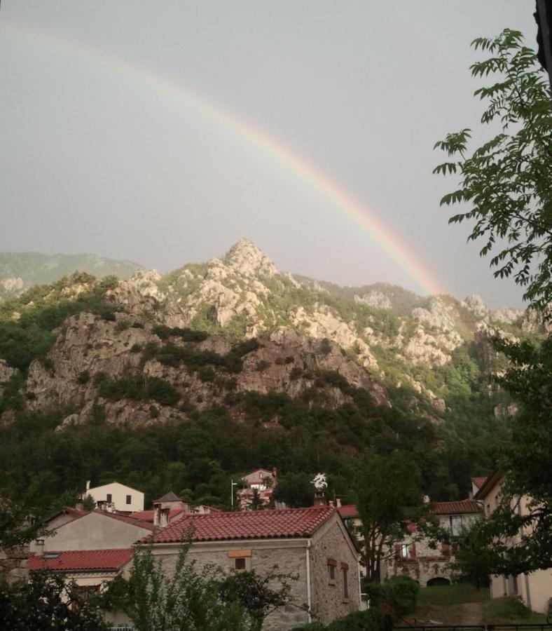 Les Chalets Quazemi A Casteil Luaran gambar